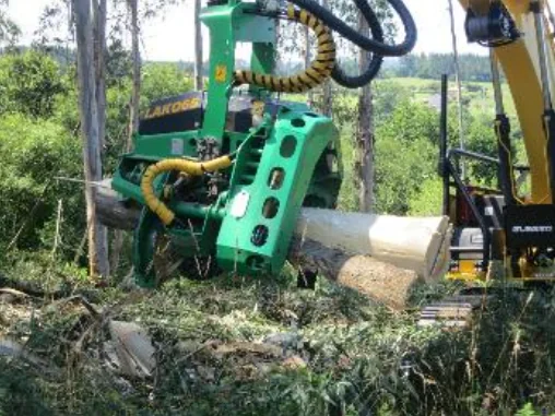 LAKO 5-series debarking hardwood in 2015